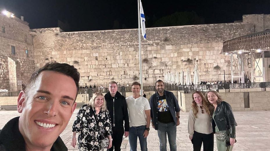 A group of media influencers and journalists who toured Israel as part of a mission led by Shai DeLuca, a Canadian-Israeli interior designer, seen in front of the Western Wall in Jerusalem, Dec. 4 to Dec. 7, 2023. Credit: Courtesy.
