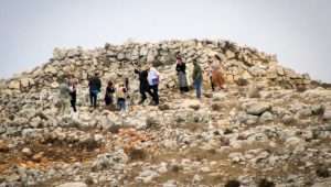 Jewish settlers raise Israeli flags on Mount Ebal near Nablus (biblical Shechem) in Samaria during a visit to the altar of Joshua Ben Nun during the Jewish holiday of Sukkot, on October 02, 2023. Photo by Nasser Ishtayeh/Flash90