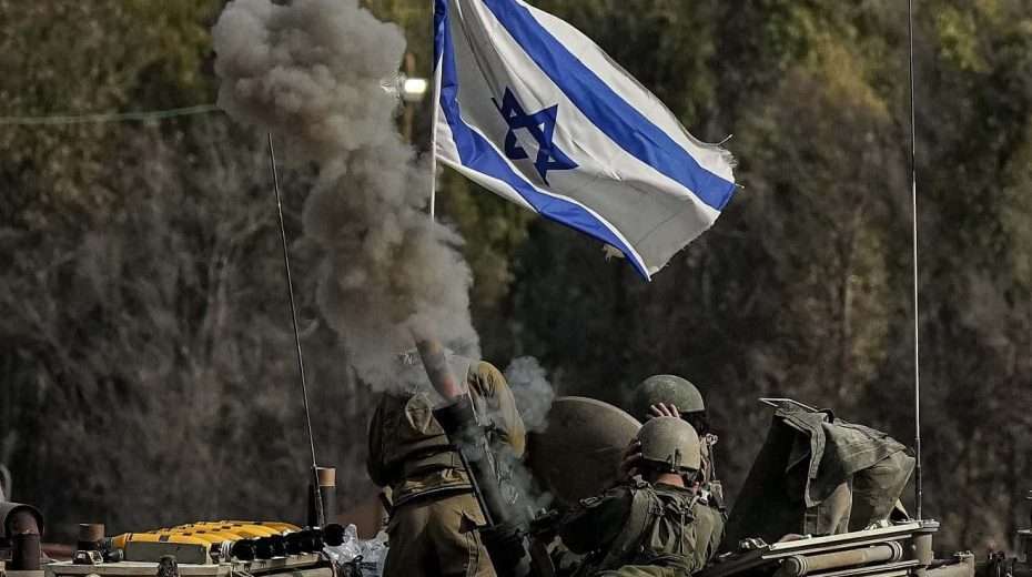 Israeli soldiers fire mortar shells towards terror targets in the Gaza Strip, Jan. 3, 2024. Photo by Flash90.