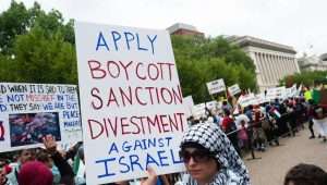 About 10,000 demonstrators march in front of the White House in Washington, DC, to protest against the Israeli government. Photo: Shutterstock