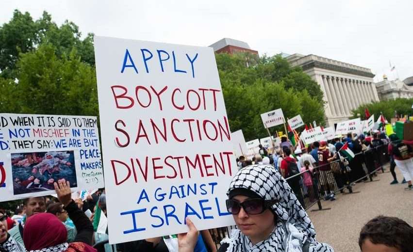 About 10,000 demonstrators march in front of the White House in Washington, DC, to protest against the Israeli government. Photo: Shutterstock