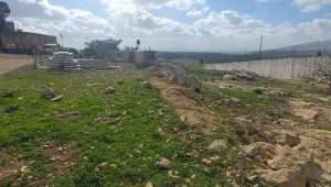 Illegal Arab construction at the security barrier near Al-Ramadin in Judea. Photo: Courtesy.