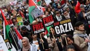 Pro-Palestinian protesters carry placards during a 'National March for Palestine' demonstration in central London. EPA-EFE/ANDY RAIN