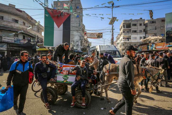 Palestinians from around the Gaza Strip shopping at a market in Rafah, in the southern Gaza Strip, January 20, 2024. Photo by Abed Rahim Khatib/Flash90
