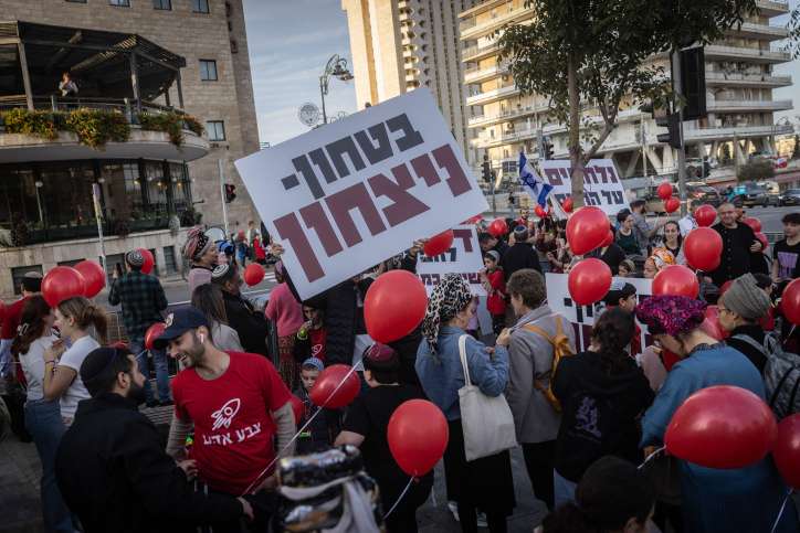 Illustration. While some have joined the call for a ceasefire, most Israelis still demand victory over Hamas. Photo by Chaim Goldberg/Flash90