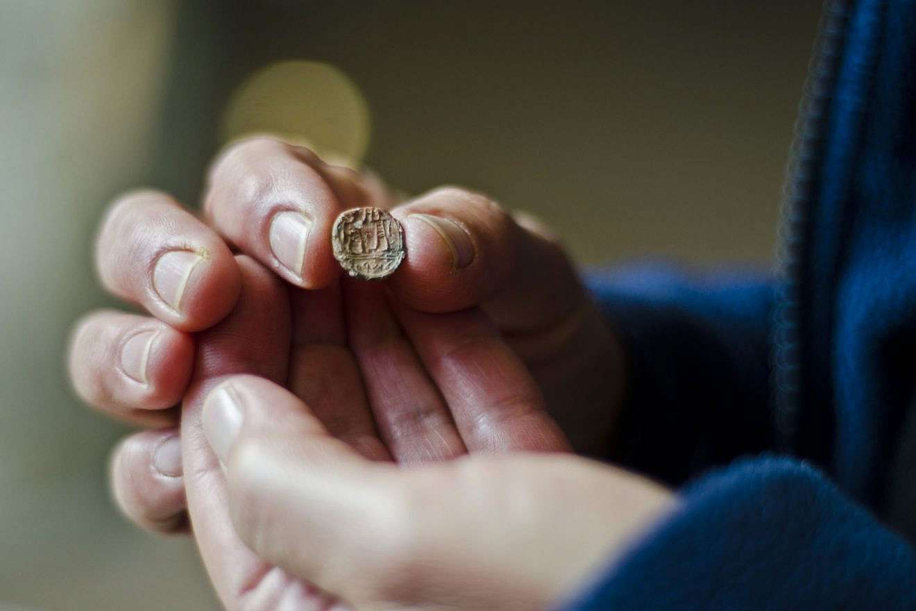 The “Governor of the City” of Jerusalem seal. Credit: Israel Antiquities Authority.
