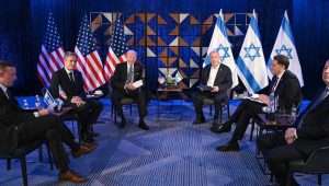 From left: U.S. National Security Advisor Jake Sullivan, U.S. Secretary of State Antony Blinken, U.S. President Joe Biden, Israeli Prime Minister Benjamin Netanyahu, Israeli Strategic Affairs Minister Ron Dermer and Israeli National Security Adviser Tzachi Hanegbi gather in Tel Aviv to discuss the war with Hamas in the Gaza Strip, Oct. 18, 2023. Credit: Avi Ohayon/GPO.