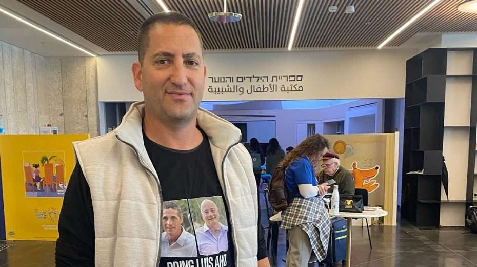 Idan Bejerano, Louis Har's son-in-law, at Tel Aviv's Hostage Square on Feb. 14, 2024. Photo: Amelie Botbol.