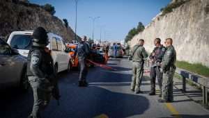 Police at the scene of a terror shooting outside of Ma'ale Adumim in Judea, Feb. 22, 2024. Photo by Chaim Goldberg/FLASH90.