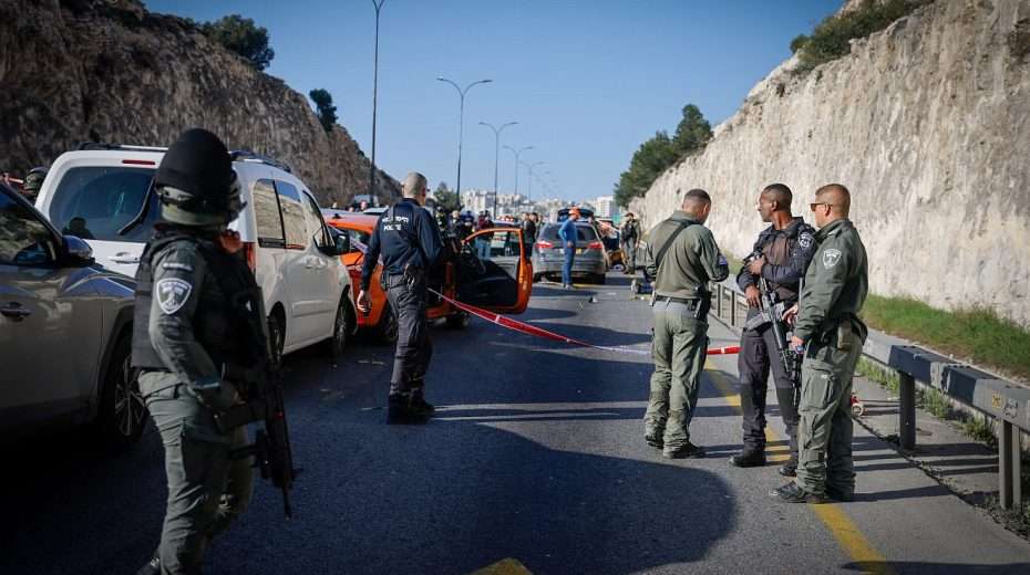 Police at the scene of a terror shooting outside of Ma'ale Adumim in Judea, Feb. 22, 2024. Photo by Chaim Goldberg/FLASH90.