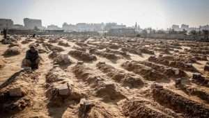 Palestinians bury relatives killed in an Israeli air strike in Khan Yunis, Feb. 26, 2024. Photo by Abed Rahim Khatib/Flash90.