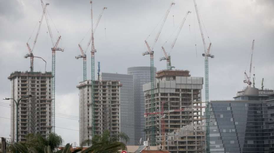 Construction of new high-rise buildings in Tel Aviv, March 19, 2024. Photo: Miriam Alster/FLASH90