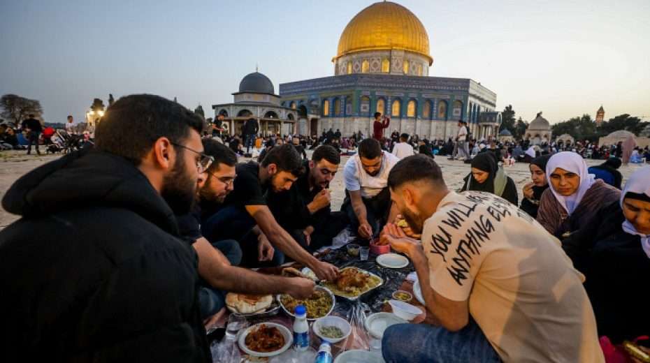 Palestinians break their fast outside the Dome of the Rock on the Temple Mount in Jerusalem during Ramadan, March 30, 2024. Photo by Jamal Awad/Flash90.