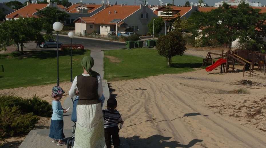 The Jewish settlement of Neve Dekalim in the heart of the Gaza Strip, a few days before the entire Gush Katif Jewish settlement bloc was evacuated in the summer of 2005, 8,500 Jews from around 20 settlements. From the 1970s onwards, Jews settled there on the empty sand dunes and planted greenery on the arid land. Photo: Nati Shohat/Flash90