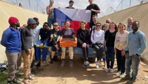 Czech Ambassador Veronika Kuchynova Smigolova (center) takes a break from picking zucchinis and cherry tomatoes at Moshav Mivtahim near the southern Gaza Strip, March 29, 2024. Photo: Courtesy of the Embassy of the Czech Republic.