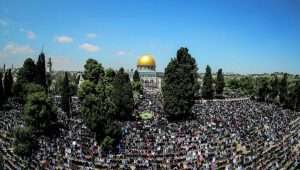 Thousands of Muslim worshipers attend the last Friday prayers of the holy month of Ramadan at the Al-Aqsa Mosque in Jerusalem's Old City. Photo: Jamal Awad/Flash90