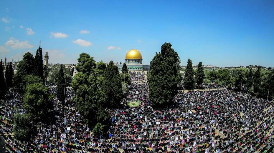 Thousands of Muslim worshipers attend the last Friday prayers of the holy month of Ramadan at the Al-Aqsa Mosque in Jerusalem's Old City. Photo: Jamal Awad/Flash90