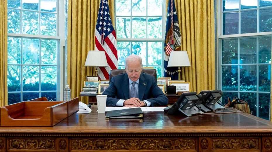 US President Joe Biden talks on the phone with Israeli Prime Minister Benjamin Netanyahu on Oct. 11, 2023, in the Oval Office. Credit: Adam Schultz/White House.