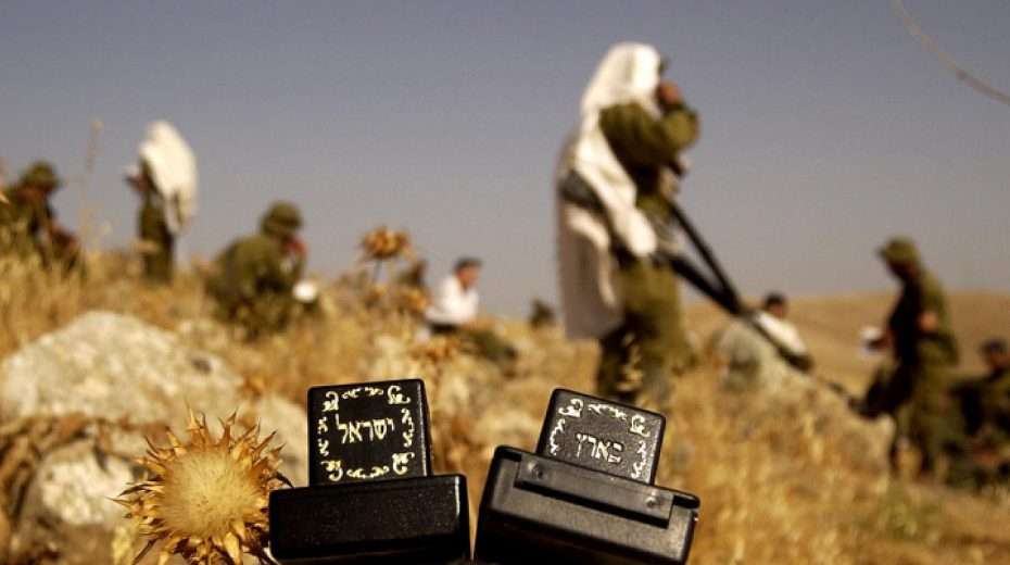 Soldiers of the Israel Defense Forces Netzach Yehuda Battalion, May 19, 2005. Photo by Abir Sultan/Flash90.