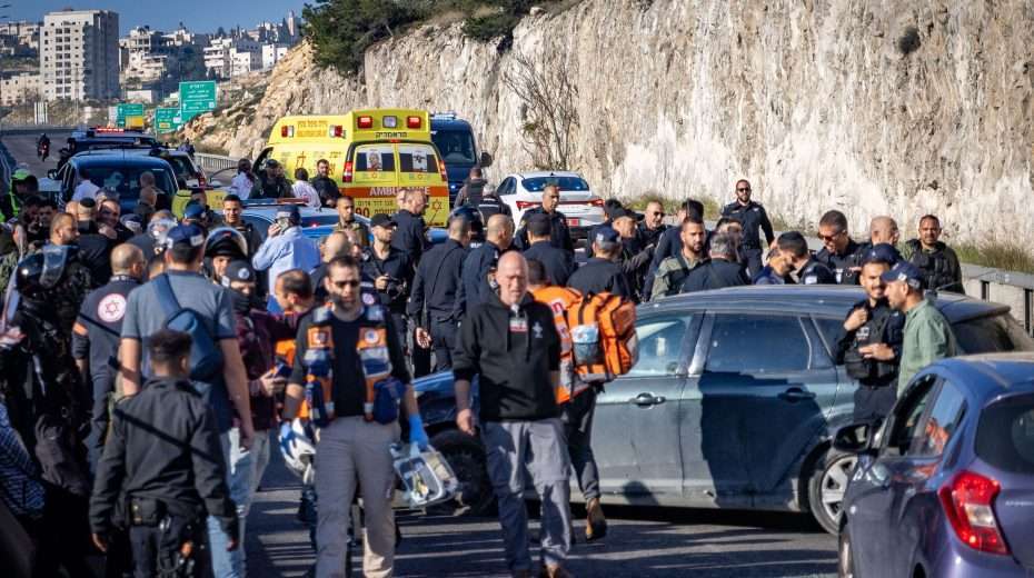 The shock is deep; terrorists caused a bloodbath in the traffic jam. Photo: Chaim Goldberg/Flash90