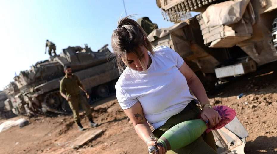 Women in the armored forces of the Israel Defense Forces at a staging area near the border with Gaza, Jan. 1, 2024. Photo by Tomer Neuberg/Flash90.