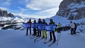 Israeli flags on the slopes: We are proud of our country! Photo: Aviel Schneider