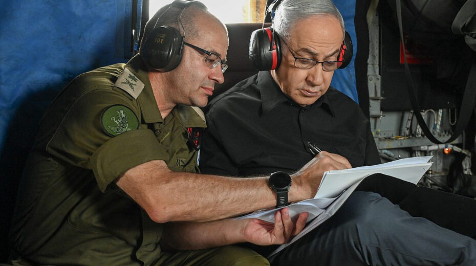Israeli Prime Minister Benjamin Netanyahu receives a briefing at IDF Northern Command Headquarters, May 23, 2024. Photo by Ma'ayan Toaf/GPO.