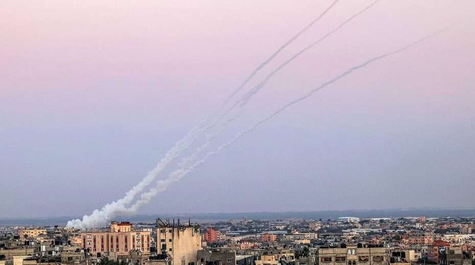 Gazan terrorists fire rockets towards Israel, Nov. 7, 2023. Photo by Abed Rahim Khatib/Flash90.