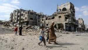 Palestinians return to their destroyed homes in the city of Khan Yunis in the southern Gaza Strip, on April 30, 2024. Photo by Abed Rahim Khatib/Flash90