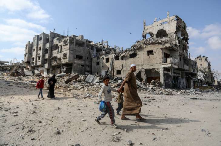 Palestinians return to their destroyed homes in the city of Khan Yunis in the southern Gaza Strip, on April 30, 2024. Photo by Abed Rahim Khatib/Flash90
