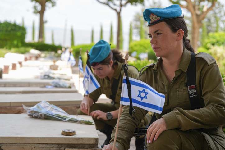 Israeli soldiers prepare national cemeteries for Memorial Day. Photo by Ayal Margolin/Flash90