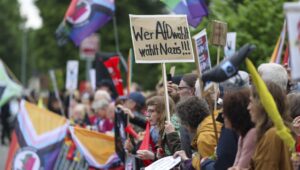 Demonstration against the Alternative for Germany (AfD) in front of the event center in Marl on May 25, 2024. Photo: EPA-EFE/CHRISTOPHER NEUNDORF