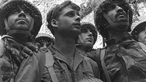 Israeli paratroopers stand in front of the Western Wall in Jerusalem after gaining back Jerusalem as part of the Six-Day War, June 7, 1967. Credit: National Photo Collection of Israel, Goverment Press Office.
