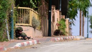 Israeli soldier in Metula. Soldiers are repeatedly killed here in attacks from Lebanon. Photo: Tomer Neuberg/Flash90