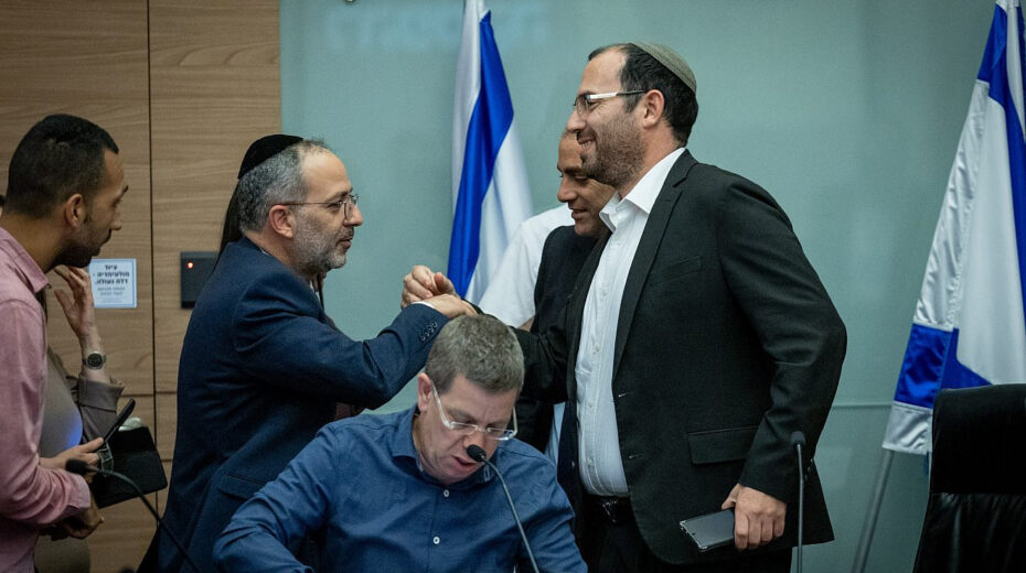Shas MK Erez Malul (left) and Religious Zionism MK Simcha Rothman, head of the Constitution, Law and Justice Committee, at the Knesset in Jerusalem, July 19, 2023. Photo by Yonatan Sindel/Flash90.
