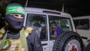 A Hamas terrorist releases Israeli hostages to the Red Cross, in Rafah, in the southern Gaza Strip, Nov. 28, 2023. Credit: Flash90.