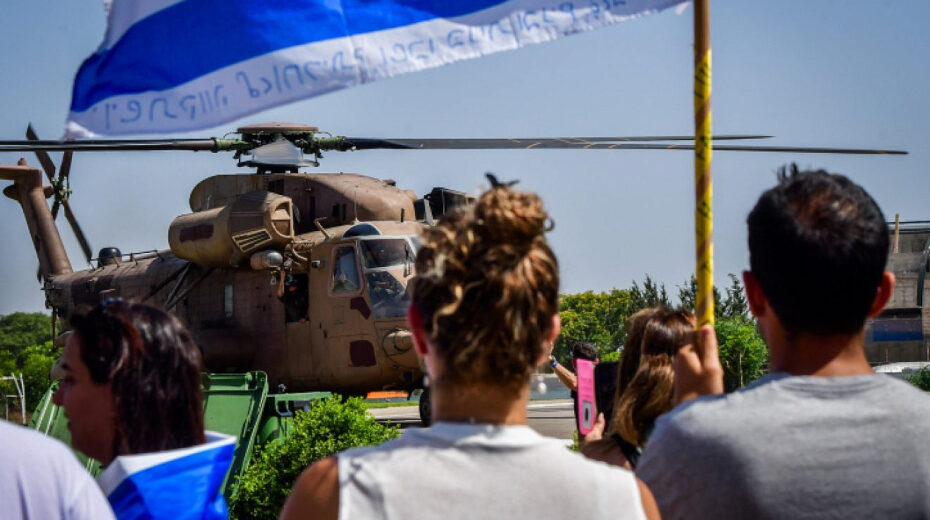 An IDF helicopter carrying members of the Israeli special forces who participated in "Operation Arnon," at the Sheba Medical Center in Ramat Gan, June 8, 2024. Photo by Avshalom Sassoni/Flash90.