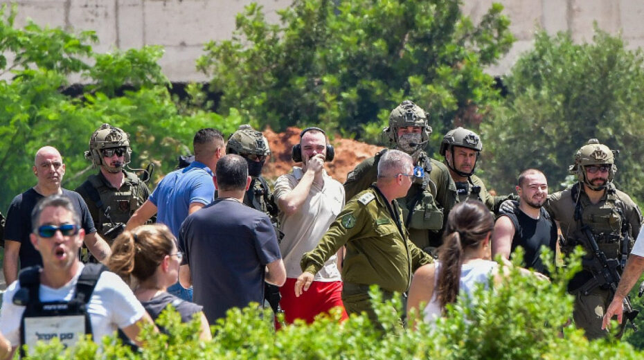 Rescued hostages Andrey Kozlov, Almog Meir Jan and Shlomi Ziv arrive at the Sheba Medical Center in Ramat Gan, June 8, 2024. Photo by Avshalom Sassoni/Flash90.