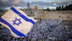 Crowds of Israelis wave flags at the Western Wall in Jerusalem's Old City during Jerusalem Day celebrations, May 18, 2023. Photo by Yonatan Sindel/Flash90.