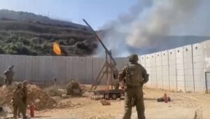 IDF soldiers construct a medieval weapon on the northern border. Screenshot