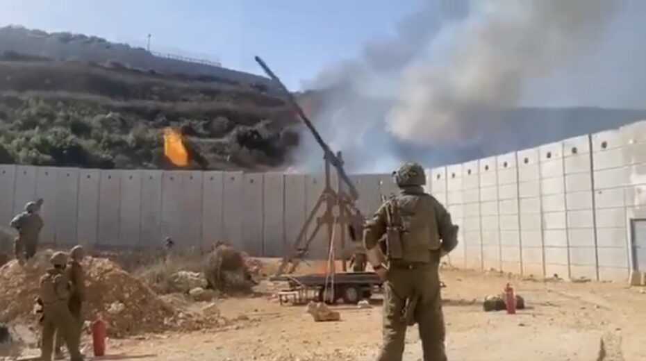 IDF soldiers construct a medieval weapon on the northern border. Screenshot