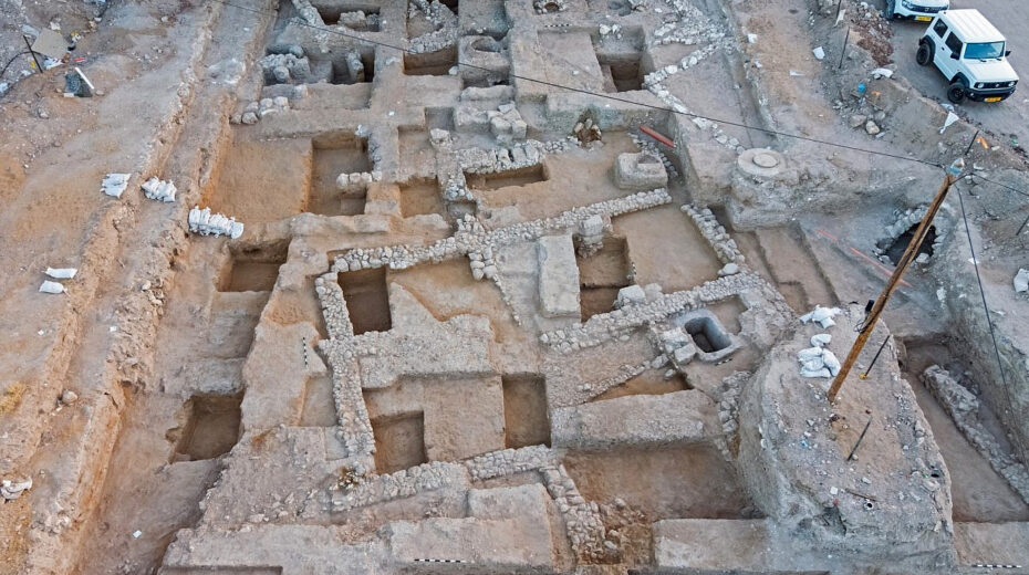 The Jewish public building discovered in Lod. Aerial photo by Assaf Peretz/Israel Antiquities Authority.