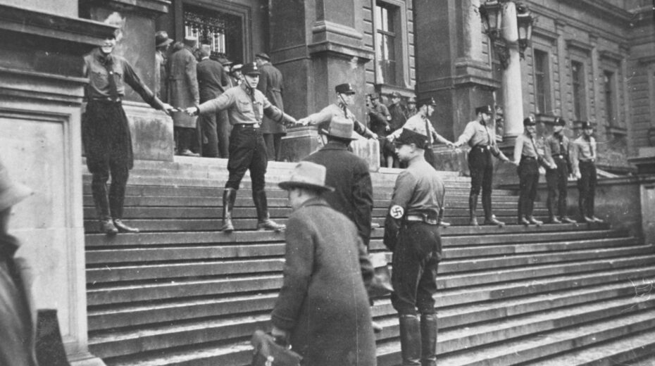Nazis block the entrance to Vienna University for Jewish students (1938). Photo: National Archives and Records Administration College Park