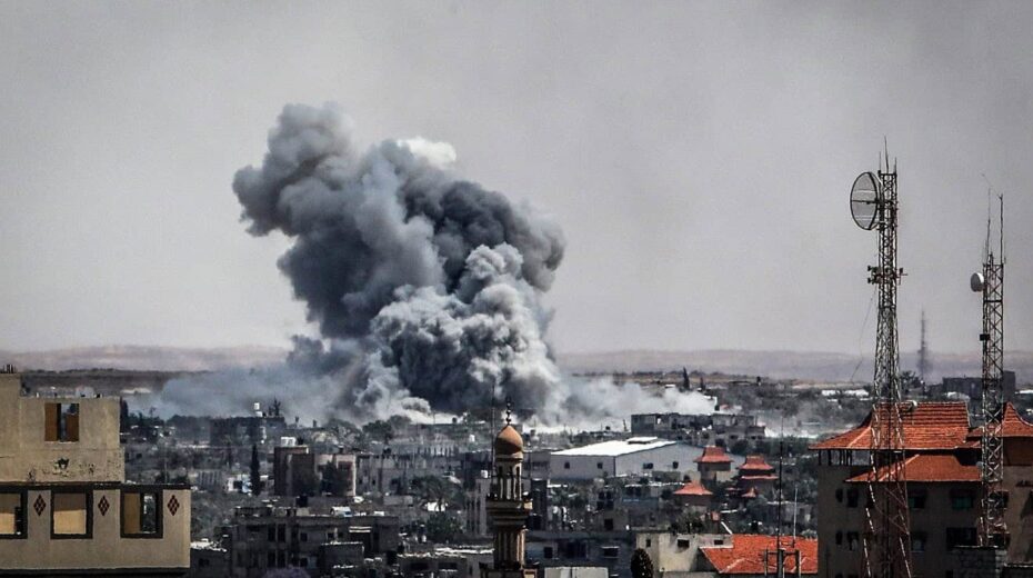 Israeli Air Forces strikes in Khan Younis as seen from Rafah in the southernmost Gaza Strip, May 6, 2024. Photo by Abed Rahim Khatib/Flash90.