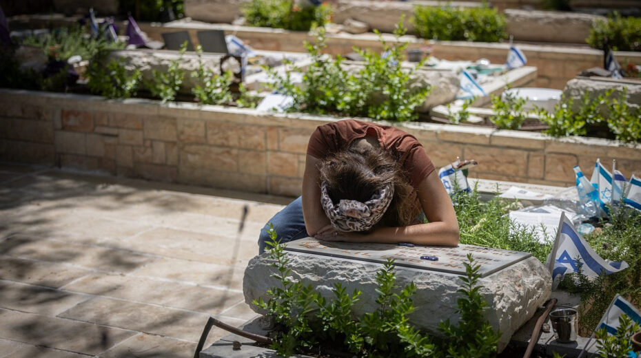 Anat Meir mourns at the grave of her husband, Sayeret Matkal soldier David Meir, who was killed by Hamas terrorists during the Battle of Kibbutz Be'eri on October 7, at Mount Herzl Military Cemetery in Jerusalem on July 9, 2024. Photo by Chaim Goldberg/Flash90.
