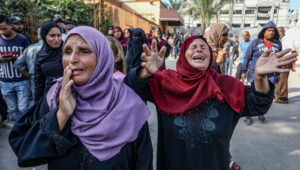 Palestinians mourn near bodies of Palestinians killed in Israeli airstrikes at the Nasser Hospital in Khan Yunis, July 25, 2024. Photo by Abed Rahim Khatib/Flash90