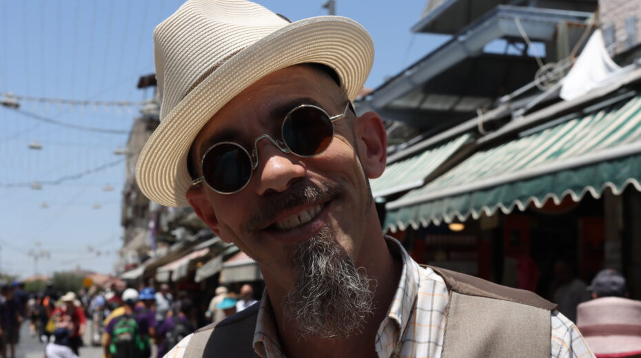 Shuki is a rather exotic tour guide in Jerusalem. Photo: Aliza Ashkenazi