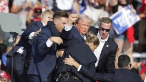 Shots fired at Trump on July 13, 2024 in Butler, Pennsylvania | Photo: David Maxwell/EPA-EFE