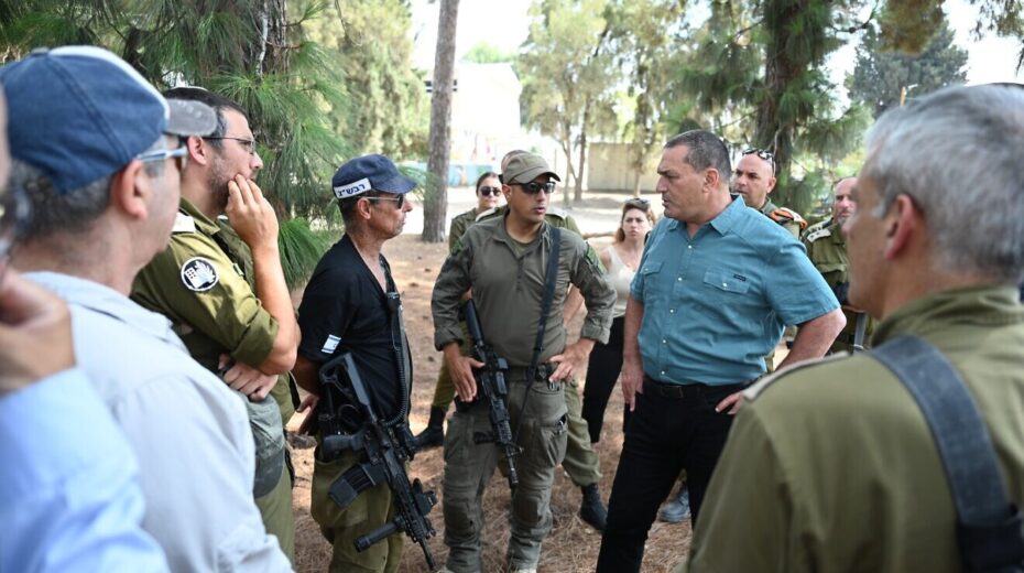 Defense Ministry Director General Maj. Gen. (res.) Eyal Zamir and security officers taking part in a drill that marked the start of the pilot, Aug. 12, 2024. Credit: Israeli Ministry of Defense.