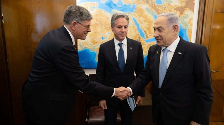 Israeli Prime Minister Benjamin Netanyahu shakes hands with Jacob Lew, U.S. ambassador to Israel, as U.S. Secretary of State Antony Blinken looks on in Tel Aviv, Aug. 19, 2024. Credit: Chuck Kennedy/U.S. State Department.